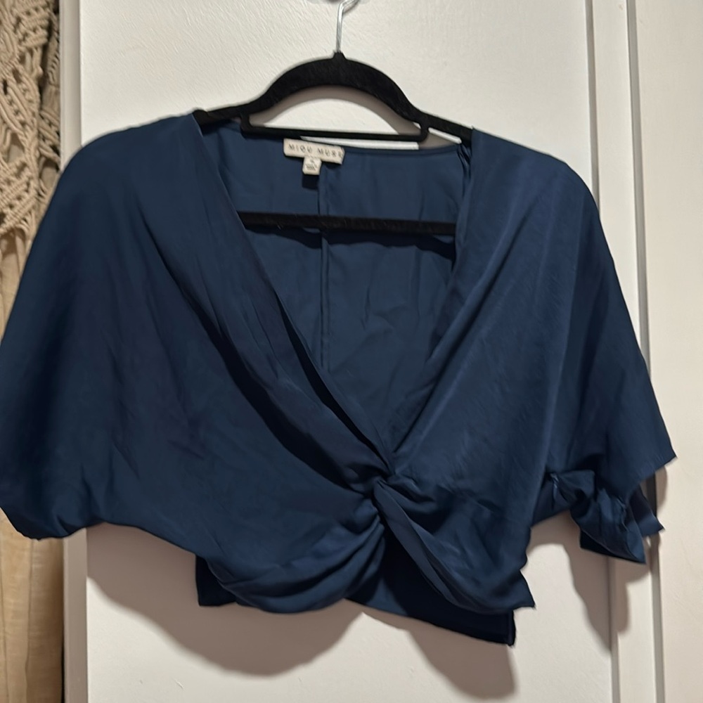 Cute blue crop with v neck